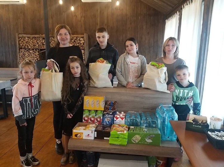 Много еды для беженцев в Украине