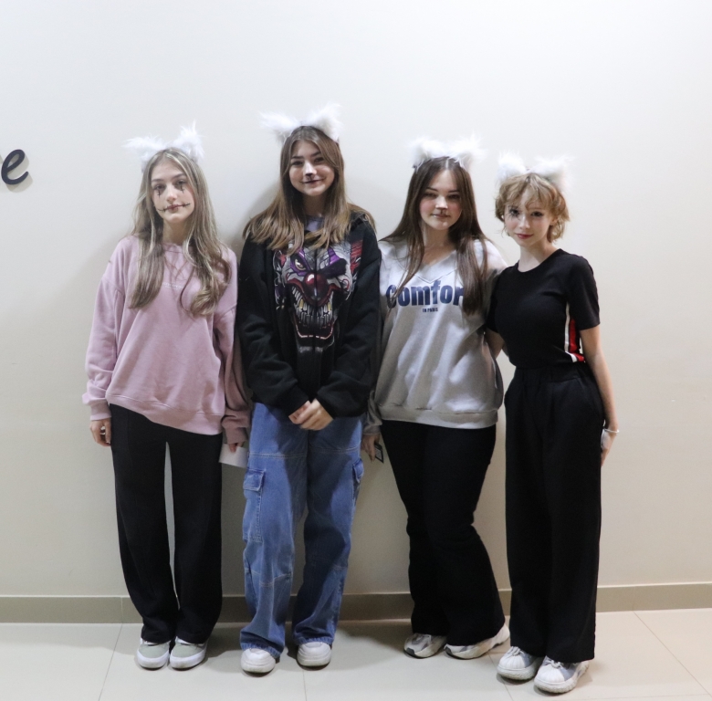 Seară de Halloween: Film, Mister și Premii pentru Tineri