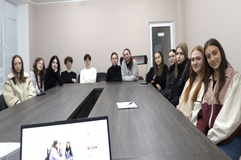 Tinerii în acțiune: Instruire, Granturi și Colectare de Fonduri