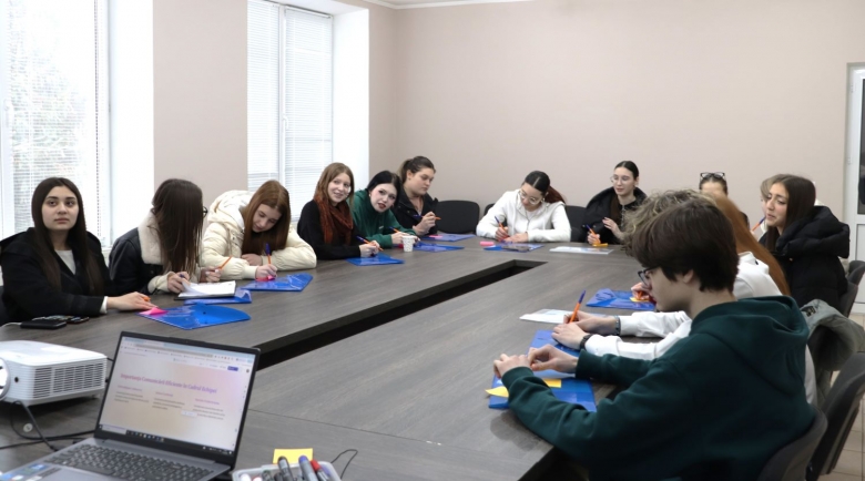 Comunicare și negociere: abilități-cheie pentru tinerii implicați în comunitate