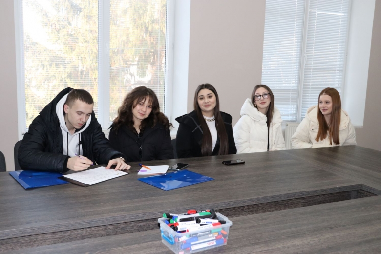 Membrii Fondului pentru Tineri își dezvoltă abilități în scrierea de proiecte și fundraising