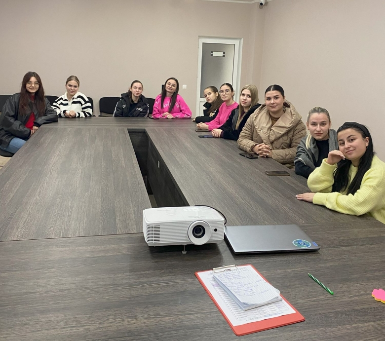 Fetele de la Academia ”LEAD-FEM II” planifică o Vizită la Parlamentul RM