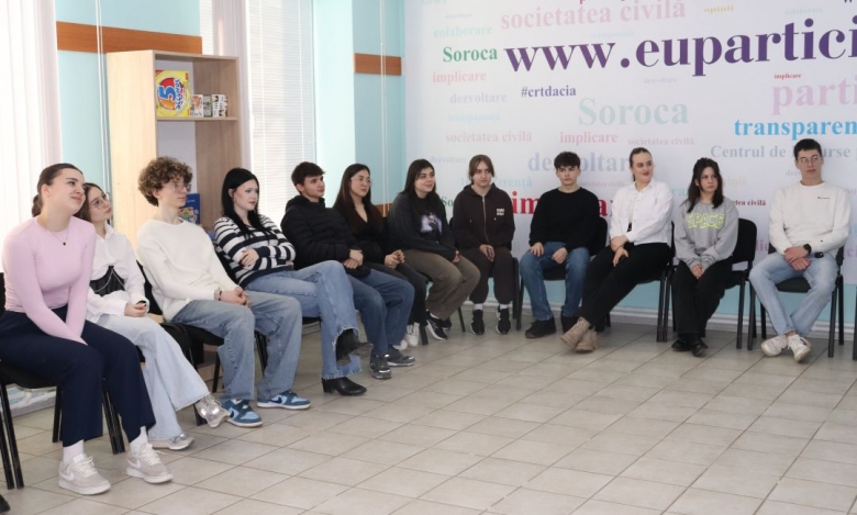 Tinerii învață să creeze proiecte și să promoveze siguranța în mediul online