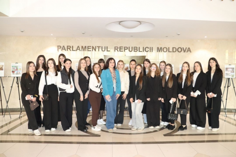 De la teorie la practică: experiență educativă pentru tinerele LEAD-FEM