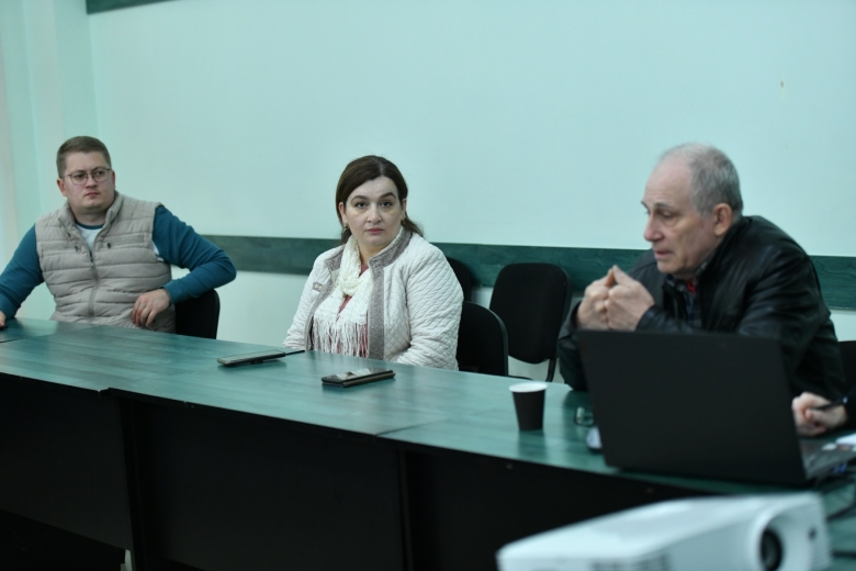 Membrii Consiliului Raional de Participare reuniți într-o ședință