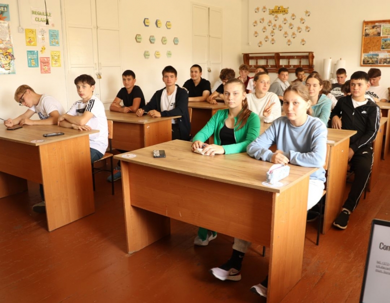 Tinerii din Volovița discută despre egalitate și dreptate